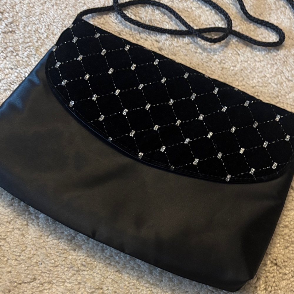 Elegant Black Evening satin Clutch - Picture 3 of 8
